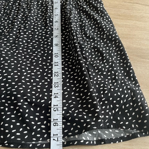 T by Talbots Black/White Polka Dot Pull On Elastic Waistband Pockets Skort SZ L - Picture 8 of 8
